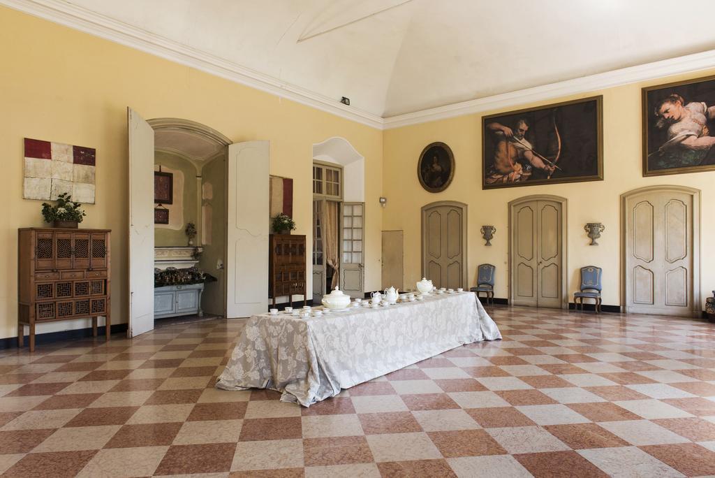 Castello Di Rocca Grimalda Guest House Екстериор снимка